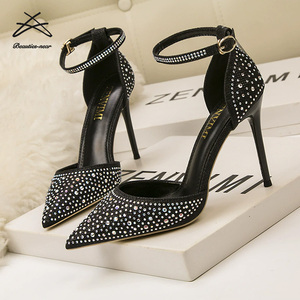 <span class=keywords><strong>Scarpe</strong></span> da <span class=keywords><strong>sposa</strong></span> da <span class=keywords><strong>sposa</strong></span> con Strap alla moda da donna con tacco a punta tacco alto Sexy <span class=keywords><strong>scarpe</strong></span> da donna - Product Image 1