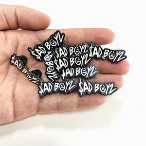 Distintivi e spille personalizzati in metallo smaltato morbido e duro con design Sad Boy per cappelli, colletti e abbigliamento, all'ingrosso da produttore cinese - Product Image 6