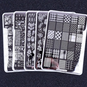 Plaque de tamponnage métallique pour ongles, motifs floraux de grande taille, tendance 2024, pochoirs pour nail art - Product Image 1