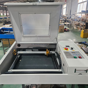 40W 50W Hochpräzise <span class=keywords><strong>Laser</strong></span>-Graviermaschine für Gummi, Acryl, Glas, Holz, Neue Lasergravur- und Schneidemaschine zur Stempelherstellung 3020 4040 - Product Image 1