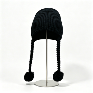 Gorro de punto unisex negro liso, grueso y cálido, con diseño de pompón de doble trenza, informal, térmico para invierno, con imagen de letras. - Product Image 2