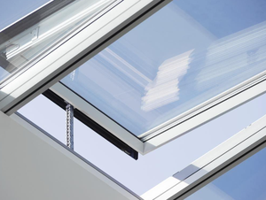 Verre flotté solide à haute durabilité en verre trempé transparent certifié ISO de 14mm pour la salle de bain de bureau de centres d'exposition commerciaux - Product Image 3