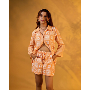 Ensemble pyjama d'été en mousseline de viscose imprimé pêche pour <span class=keywords><strong>femme</strong></span>, chemise à col cranté et manches volantées, et short à cordon de serrage, tenue décontractée - Product Image 2