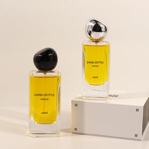 Vente en gros de flacons de parfum en verre transparent carrés de 50 ml, flacons cosmétiques vides à clipser, emballage en boîte - Product Image 2