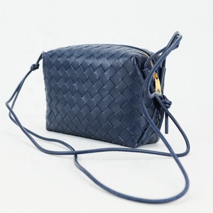 2023 da dệt chéo cơ thể túi phụ nữ thiết kế thương hiệu túi xách tùy chỉnh thực hiện dệt da túi duy nhất túi thời trang dây kéo CN; gua - Product Image 3