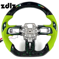 Volant personnalisé en cuir perforé vert avec LED et fibre de carbone forgée verte pour Ford Mustang GT Shelby 2018 2020 2022
