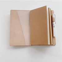 Carnet de voyage/agenda en similicuir souple avec logo personnalisé en relief et bande élastique, prix modéré
