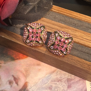 Nuovo Modello 2026 Orecchini a Perno Piccoli con Cristalli e Strass Completamente Incastonati Stile Vintage Retrò di Alta Gamma per Donne - Product Image 6