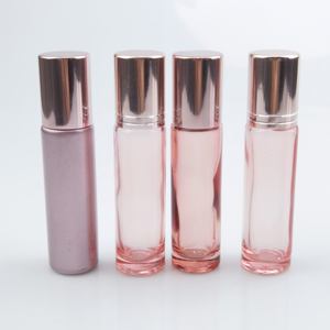 Vente en gros de flacons à bille de 5 ml et 10 ml en verre rose doré pour huiles essentielles et parfums, avec bille en plastique, verre ou acier - Product Image 1