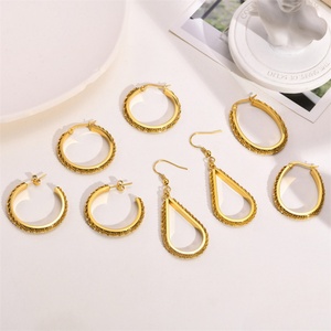 ต่างหูแฟชั่นทรงหยดน้ำ วัสดุสแตนเลสอย่างดี สำหรับผู้หญิง - Product Image 1