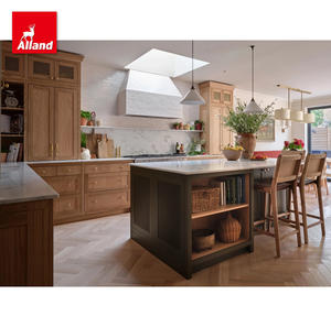 Armoires de cuisine Alland, style américain moderne, en chêne rouge foncé massif, portes shaker, finition teintée, avec panneau en maille métallique - Product Image 2