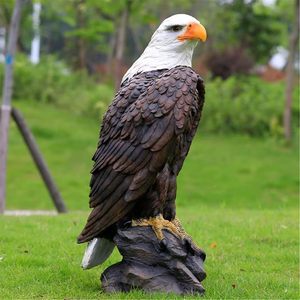 Grande statue d'<span class=keywords><strong>aigle</strong></span> chauve réaliste, faite à la main, peinte à la main, résistante aux intempéries, figurine en résine, base robuste en pierre pour jardin extérieur, patio - Product Image 4