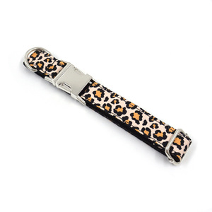 Bumopet New Arrival Hunde zubehör Luxus Soft <span class=keywords><strong>Comfortable</strong></span> Hunde halsband Leoparden muster Samt Metalls chnalle Hunde halsband - Product Image 4