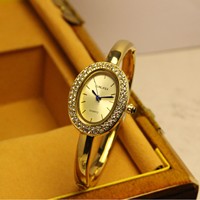 Shenzhen Capstan Jewelry Co., Ltd Source Jewelry Factory Montre à bracelet ouvert en alliage d'or poli miroir avec cadran en cristal en forme de cœur et perle