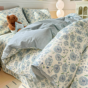Ensemble de literie quatre pièces en coton floral de style campagnard français, taies d'oreiller, housses de couette - Product Image 2