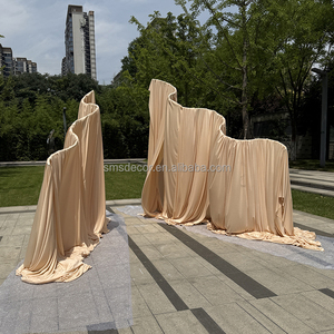 Supporto ad arco in metallo color champagne per fondale decorativo per eventi e matrimoni, con tenda in tessuto drappeggiato per matrimoni - Product Image 2