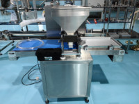 Machine industrielle automatique de dépose de cupcakes, de remplissage et de formage de gâteaux, ligne de production de gâteaux