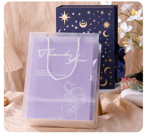 Elegante Caja <span class=keywords><strong>de</strong></span> Regalo Cuadrada con Tapa Abatible y Diseño Celestial en Azul Marino y Detalles Dorados Reutilizable - Product Image 6
