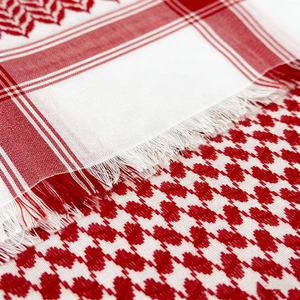 Shemagh Keffiyeh Jacquard Rouge et Blanc pour Homme, Foulard Arabe à Franges et Bords Bruts, Écharpe Traditionnelle Assortie au Thobe de Dubaï et d'Arabie Saoudite - Product Image 4