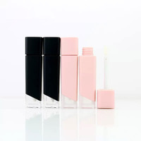 Vente en gros d'usine de tubes de gloss à lèvres à texture mate avec tubes vides pour matériaux d'emballage cosmétique. Logo personnalisé disponible.