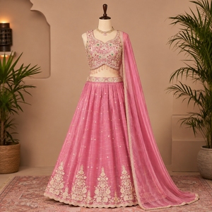 Ensemble Lehenga Choli rose brodé de créateur avec dupatta, tenue de fête nuptiale, tenue ethnique pour réception de mariage pour femmes - Product Image 1