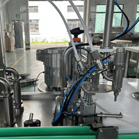 Remplisseuse d'huile épaisse monobloc Capsuleuse à piston pour liquide visqueux Machine de remplissage et de bouchage pour ligne d'emballage
