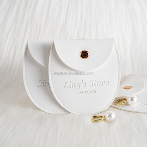 Pochette à bijoux ovale personnalisée en cuir PU 7,8x8,5 cm avec bouton doré pour collier et bague, protection anti-poussière - Product Image 6