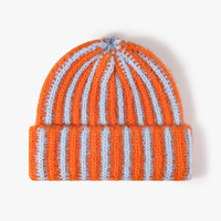 Bonnet tricoté unisexe chaud d'hiver à rayures contrastées bicolores et revers large, style mode pour hommes et femmes, vente en gros