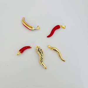 Dijes de Chile Rojo Esmaltado, Chapados en Oro, con Circonitas, Dijes de Chile de la Suerte para Hacer Collares y Pulseras - Product Image 3