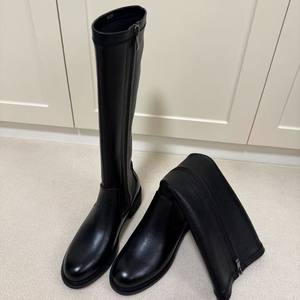 Botas Altas de Montar para Mujer, Minimalistas, de Cuero Genuino Ultrasuave, Negras, con Cremallera, Ajuste Delgado, Punta Redonda, por Debajo de la Rodilla - Product Image 2