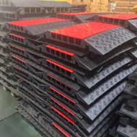 Rampe de protection de câbles en caoutchouc souple Prime, fixable, 5 canaux, capacité de charge 50 tonnes