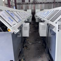 Machine à tréfiler à tension constante pour fils métalliques en ligne droite, pour diamètres précis