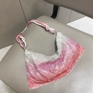 Sac de soirée de luxe pour femme avec strass et perles, pochette de mariage à bandoulière avec chaîne en fer et cordon de serrage, style sac fourre-tout - Product Image 6