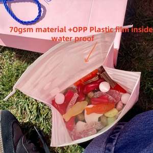 Sacs en papier kraft personnalisés avec logo, fond bleu coloré, pour bonbons et friandises d'enfants, avec lien métallique pour emballage cadeau - Product Image 6