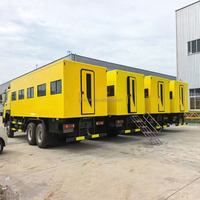 Camions tout-terrain HOWO 4x4 6x6, transport de passagers, fourgonnette pour 30 personnes, bus de camping, camion-cuisine, véhicule de vente ambulante, voiture touristique pour le désert