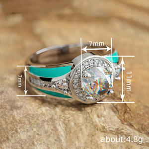 Anello di fidanzamento da donna in oro bianco con diamante taglio brillante rotondo naturale colore G, design a halo - Product Image 4