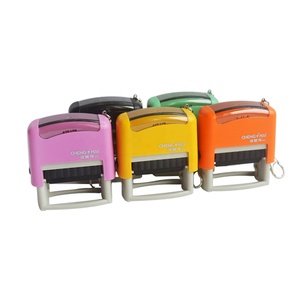 Juego Completo <span class=keywords><strong>de</strong></span> Mini Sellos Personalizados <span class=keywords><strong>de</strong></span> <span class=keywords><strong>Bolsillo</strong></span> con Soporte para Sellos Autoentintables en Varios Tamaños - Product Image 3