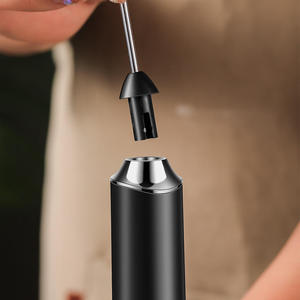 Batidora de Huevos Eléctrica Portátil, Espumador de Leche Manual, Batidor de Café Recargable, Mezclador de Cocina con Cuerpo Metálico Negro - Product Image 4