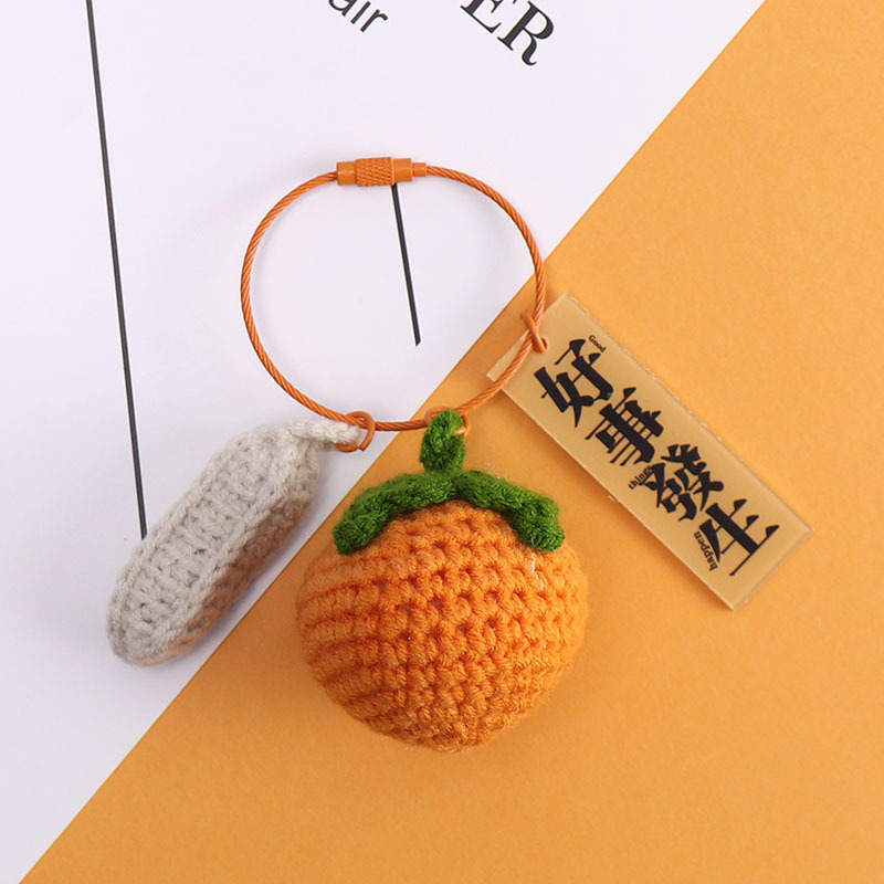 Caqui naranja claro + maní + cosas buenas suceden (anillo de alambre)