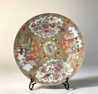 Assiette en porcelaine style vintage avec médaillon rose, motif oriental d'oiseaux et de fleurs, assiette de service, entièrement peinte à la main.