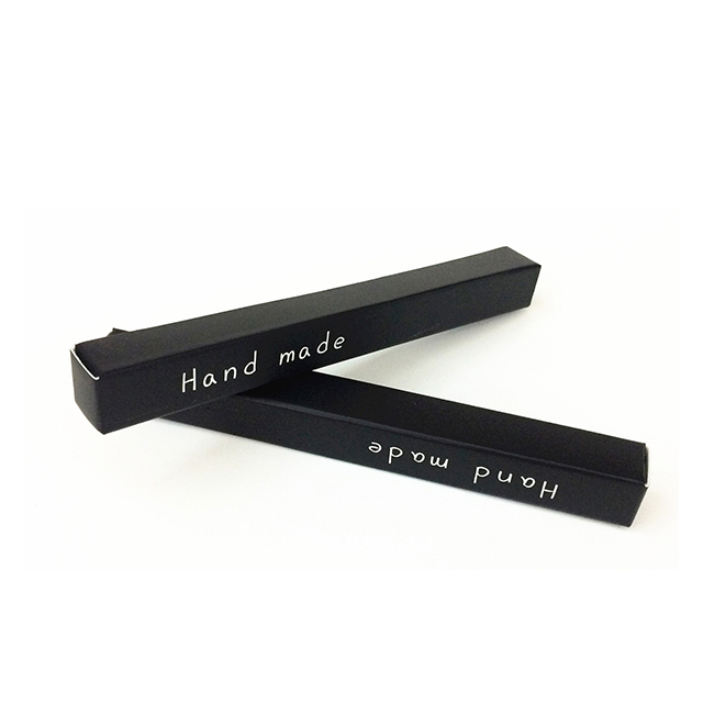 Mince adapté aux besoins du client imprimé noir eyeliner emballage avec trou suspendu feuille d'or estampage logo