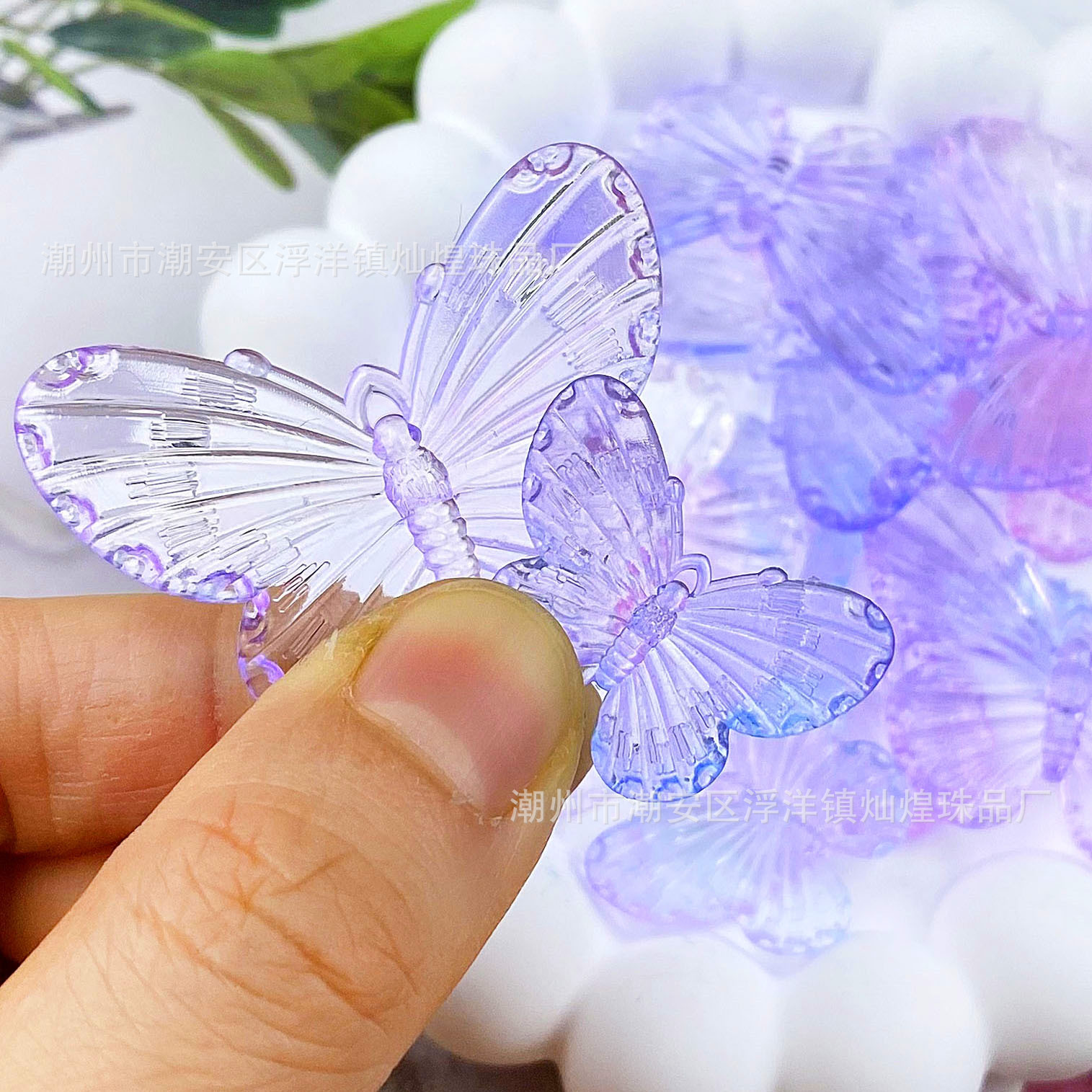 Mariposa degradada azul claro-violeta