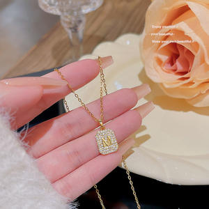 Collana con Ciondolo a Forma di <span class=keywords><strong>Lettera</strong></span> <span class=keywords><strong>M</strong></span>, Design Semplice e alla Moda 2026, Catena per Clavicola Versatile, Ornamento Raffinato in Acciaio al Titanio per Donne - Product Image 2