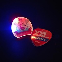 Fournisseur d'usine Insigne de lumière LED Bouton Épinglette Forme personnalisée Logo Insigne de LED magnétique pour les événements de fête