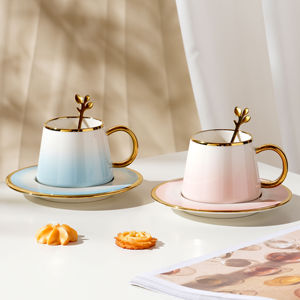 Juego de Tazas de Té de Lujo Doradas con Estilo Vintage, Tazas de Café con Degradado de Color y Platillo - Product Image 1