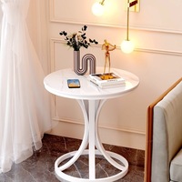 Table basse moderne et durable avec plateau en marbre et structure en métal, écologique, facile à assembler, pour les salons d'appartements et de villas