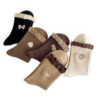 Chaussettes mi-mollet en coton couleur café pour femmes en automne et en hiver, broderie en dentelle mignonne, chaussettes rétro à petites fleurs pour femmes