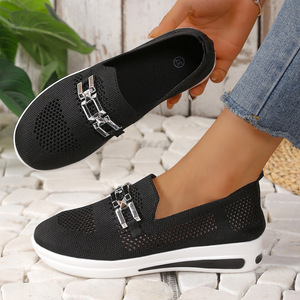 Nouvelle Collection Été 2026 – Mocassins Femme Grande Taille Respirants à Tige Creuse avec Chaîne Métallique Décorative – Chaussures Décontractées Quotidiennes - Product Image 3