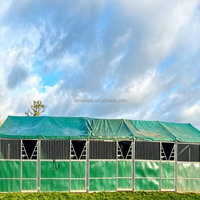 Écurie portable pour chevaux avec structure en acier galvanisé à chaud, toit en toile et panneaux en HDPE, abri équestre modulaire extérieur