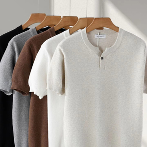 T-<span class=keywords><strong>shirt</strong></span> d'été respirant à manches courtes et col en V coupe ajustée de haute qualité à col Henry à un bouton pour hommes - Product Image 1